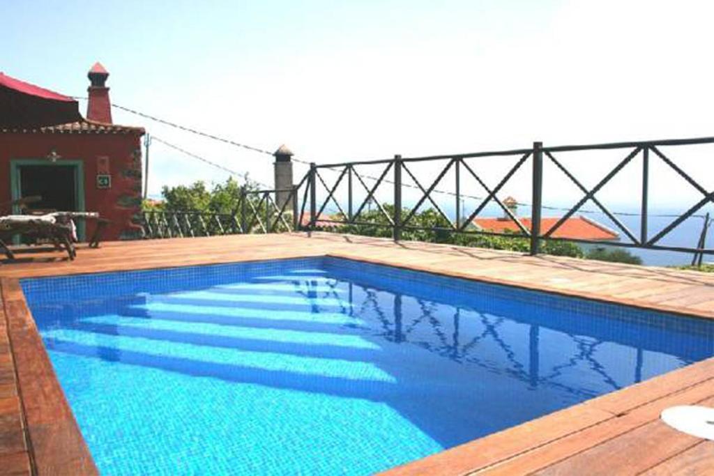 The swimming pool at or close to Casa Rural La Caldera