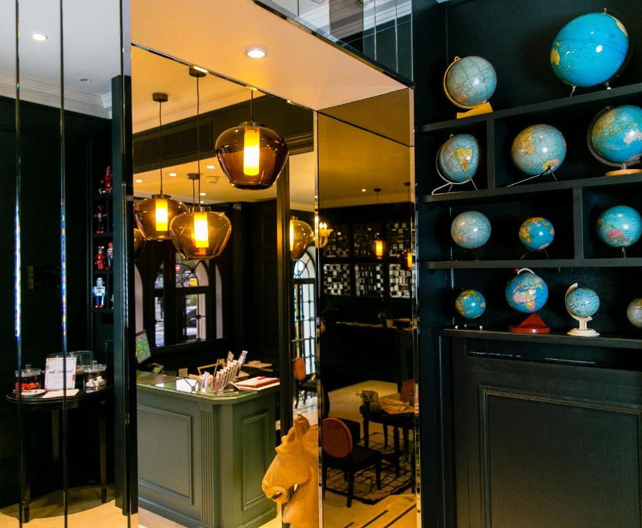 Hotel de Neuville Arc de Triomphe - Resim 10