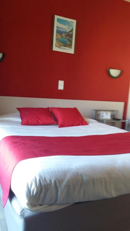 Postel nebo postele na pokoji v ubytování Hôtel Evian Express - Terminus