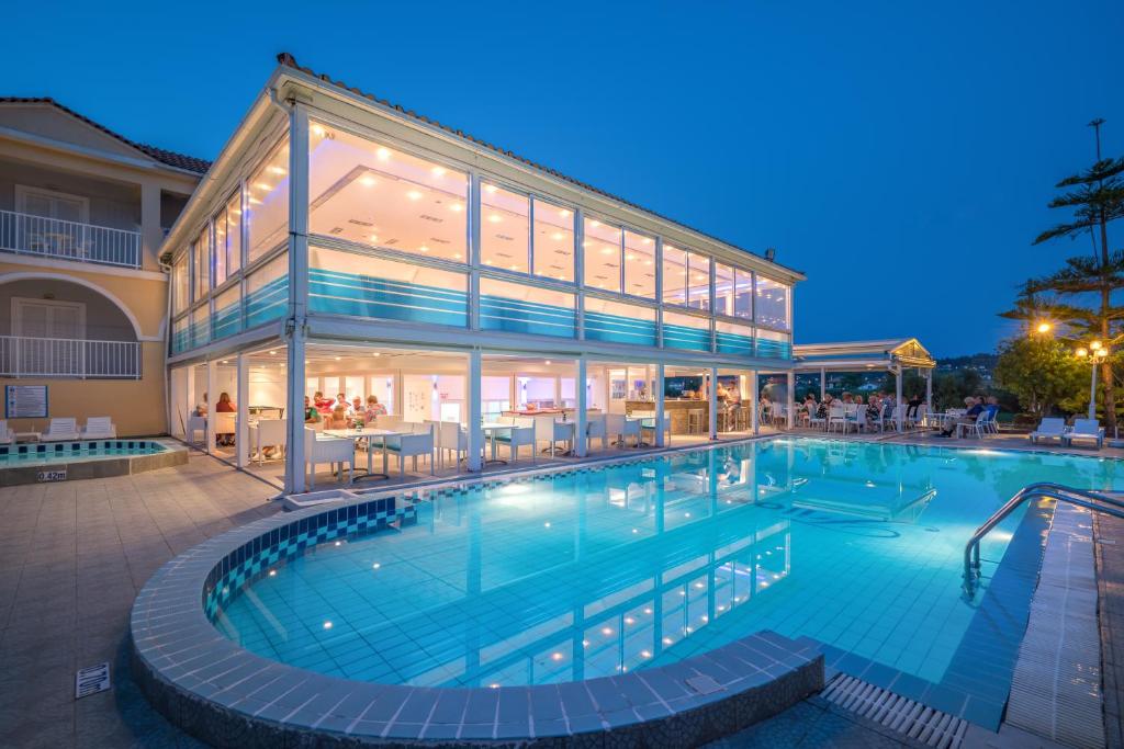 Bazén v ubytování Filoxenia Hotel Zakynthos nebo v jeho okolí