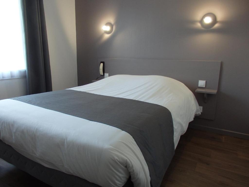 Postel nebo postele na pokoji v ubytování Hotel Castel