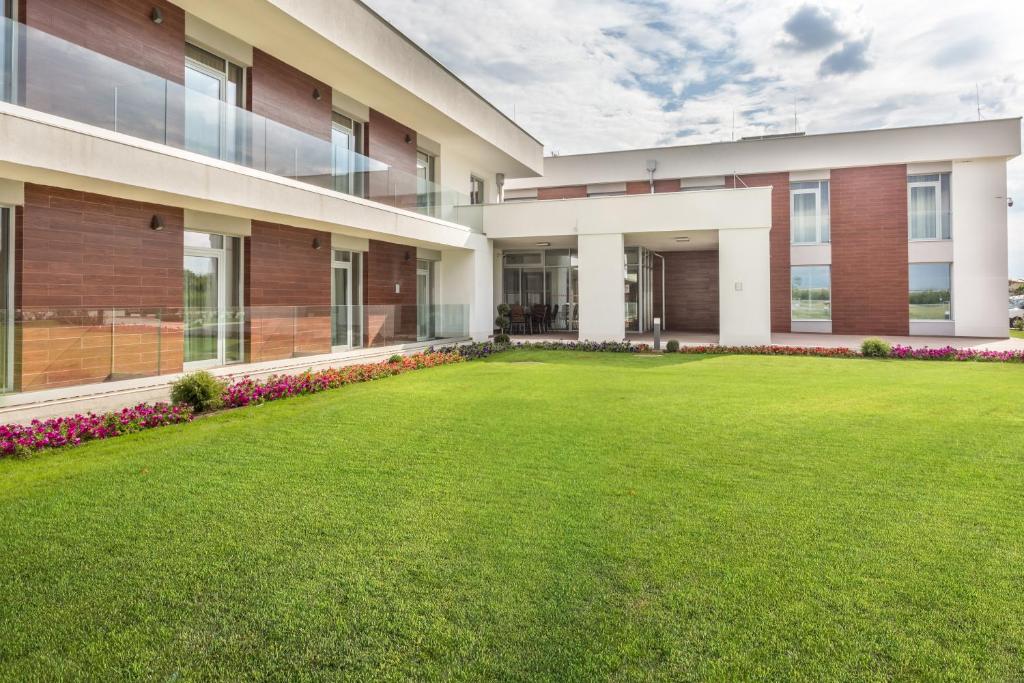 Zahrada ubytování Outlet Hotel Polgár
