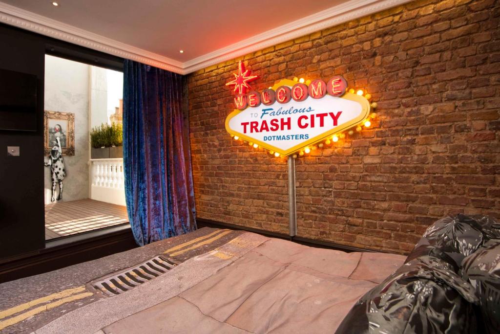 
Trash City Suite
