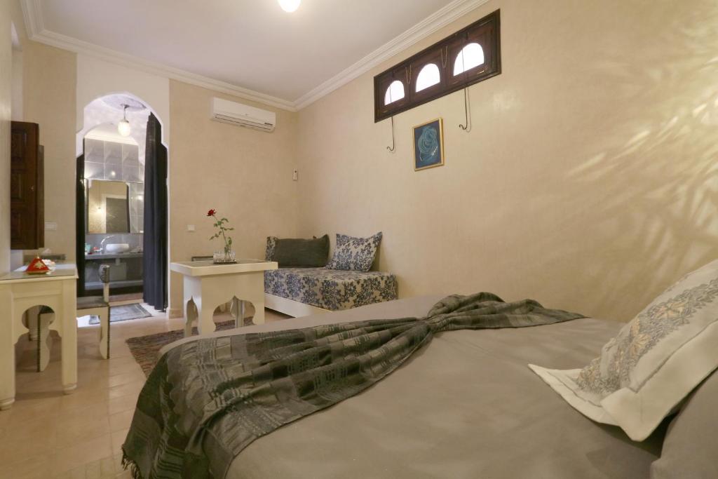 Postel nebo postele na pokoji v ubytování Riad El Walida