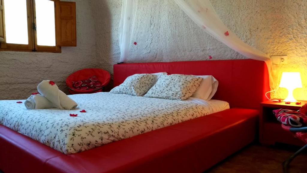 Postel nebo postele na pokoji v ubytování Casas y Cuevas El Solins