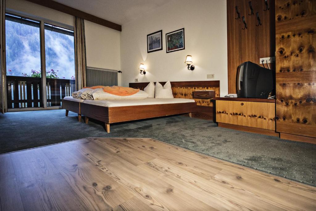 Postel nebo postele na pokoji v ubytování Lärchenhof