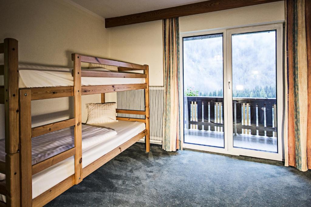 Postel nebo postele na pokoji v ubytování Lärchenhof