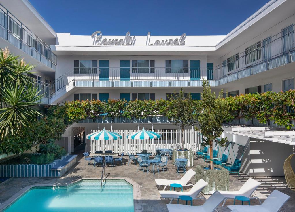 Bazén v ubytování The Beverly Laurel Hotel at West Hollywood nebo v jeho okolí
