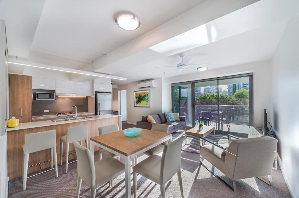 
One-Bedroom Queen Bed Apartment 
