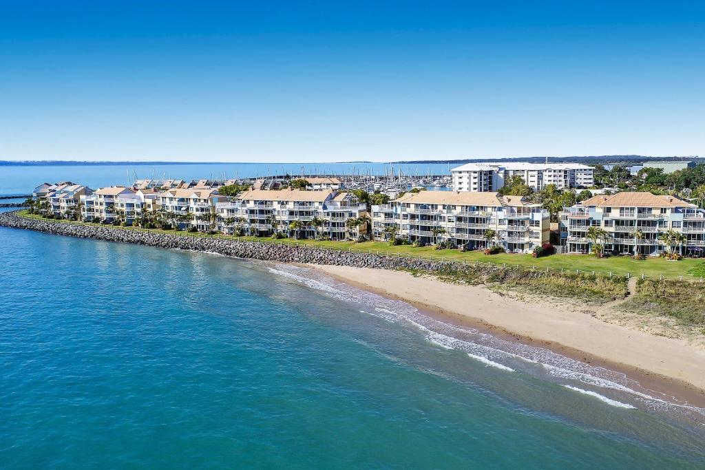 - Vistas aéreas a la playa en condominio en BreakFree Great Sandy Straits, en Hervey Bay