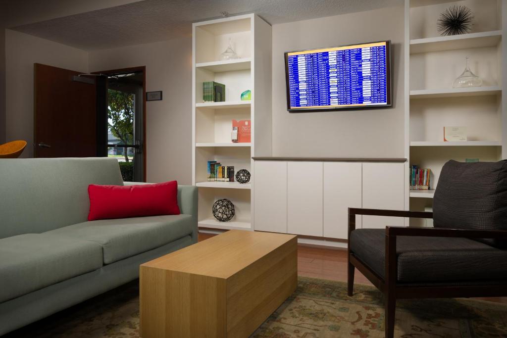 Country Inn & Suites by Radisson, Portland International Airport, OR photo