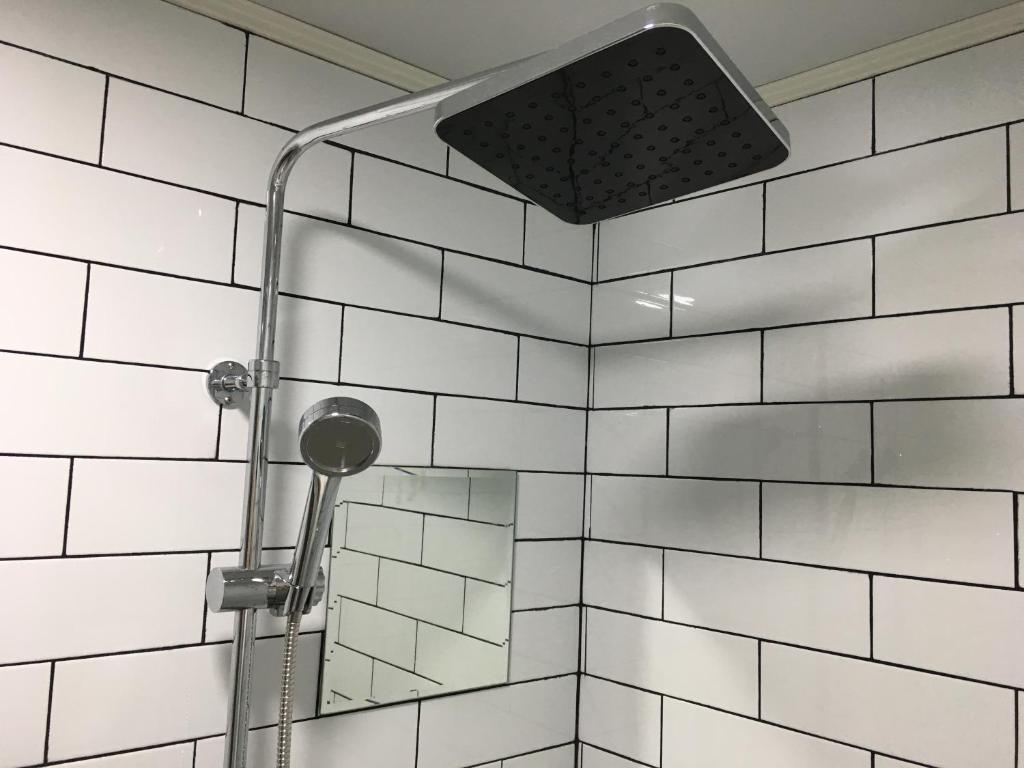 Koupelna v ubytování Hwadam Inn