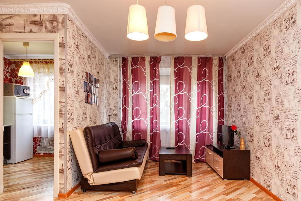 a living room with a chair and a television at квартира в центре, 50 Лет Октября 12 in Kemerovo