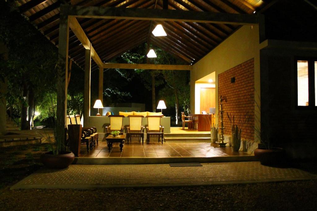 Patio nebo venkovní prostory v ubytování Ehalagala Lake Resort