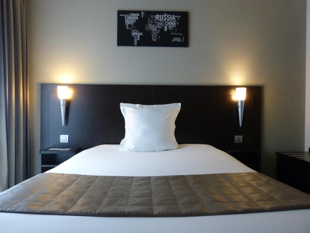 Postel nebo postele na pokoji v ubytování Hotel Saint Daniel