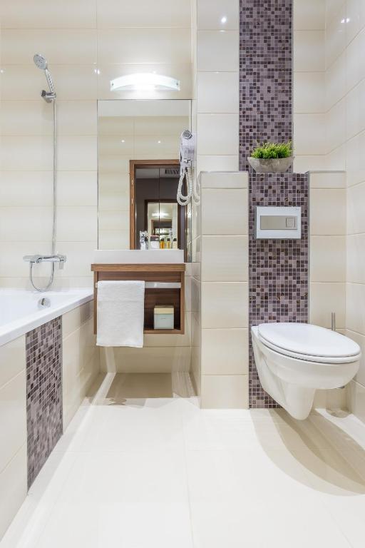 Koupelna v ubytování Outlet Hotel Polgár
