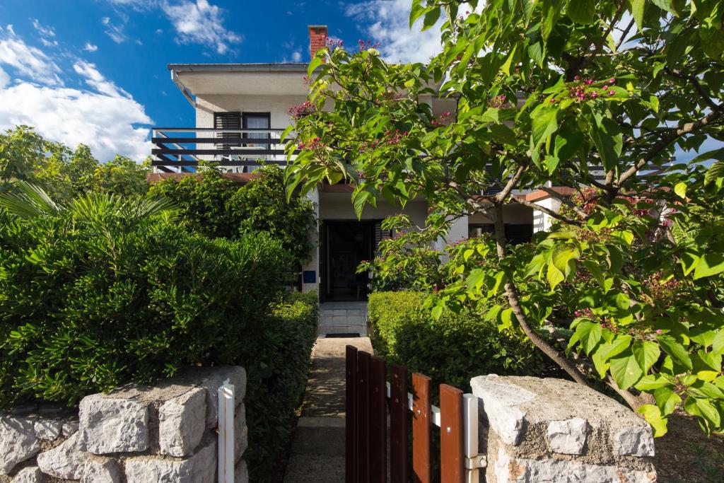 Vonkajšia záhrada v ubytovaní Holiday House Natasa
