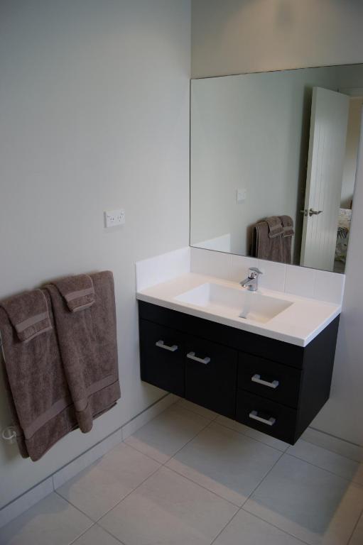 Waihi Beach Getaway-Studio, Ensuite & Private Deck - Resim 3