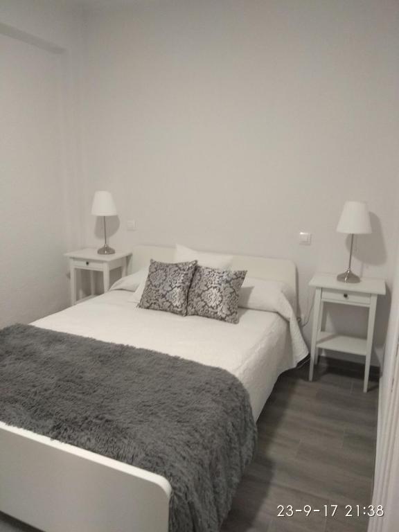 A bed or beds in a room at Piso Vacacional