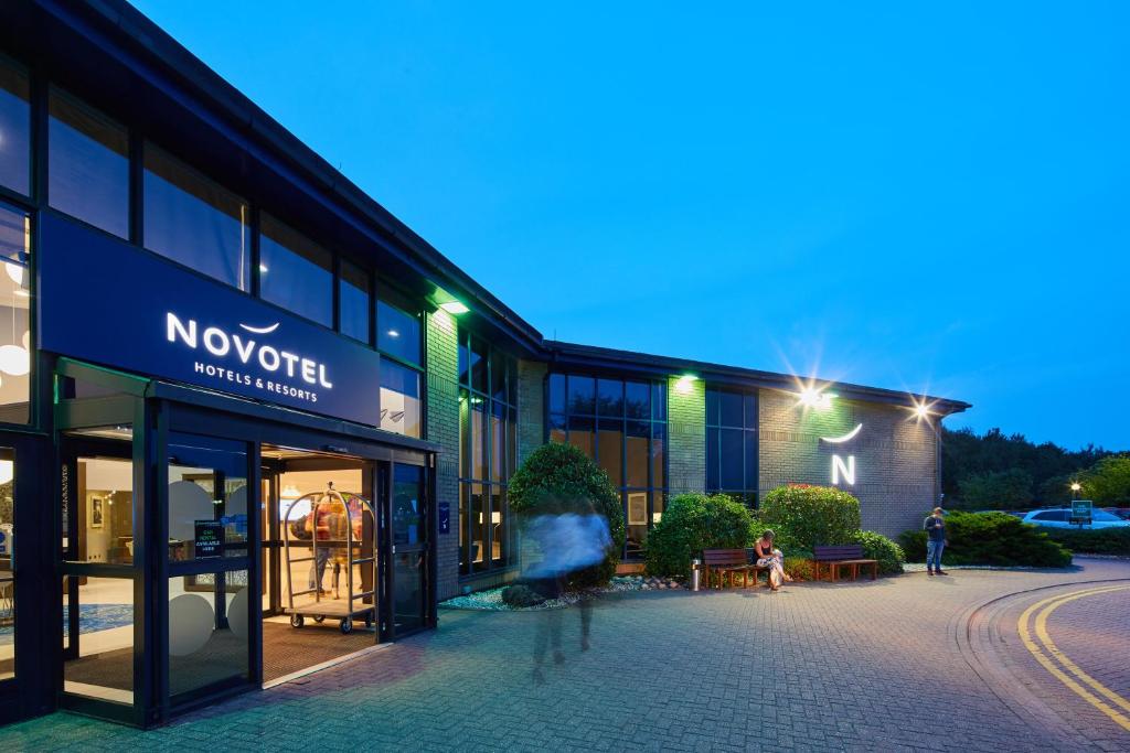 Novotel London Stansted Airport - Housity