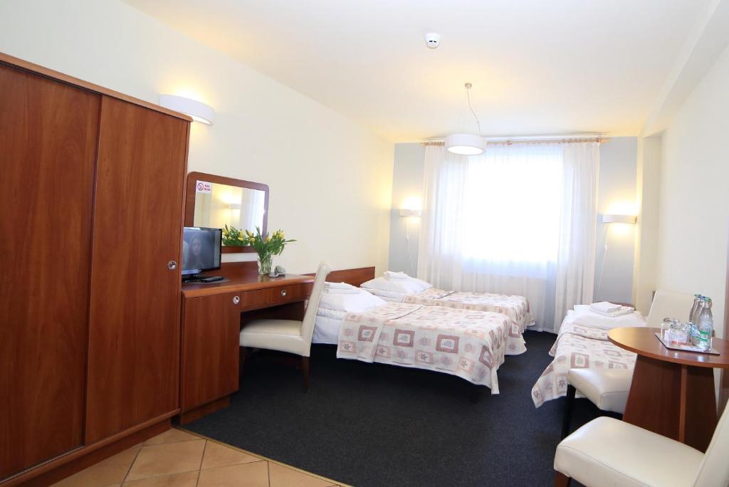 Hotel i Restauracja ABIS - Habitación Cuádruple