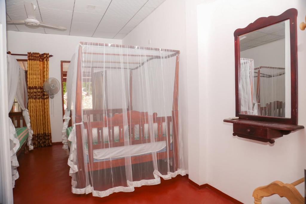 Postel nebo postele na pokoji v ubytování Tithira Guest House
