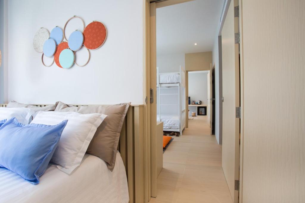Postel nebo postele na pokoji v ubytování LaRio Hotel Krabi-SHA Extra Plus