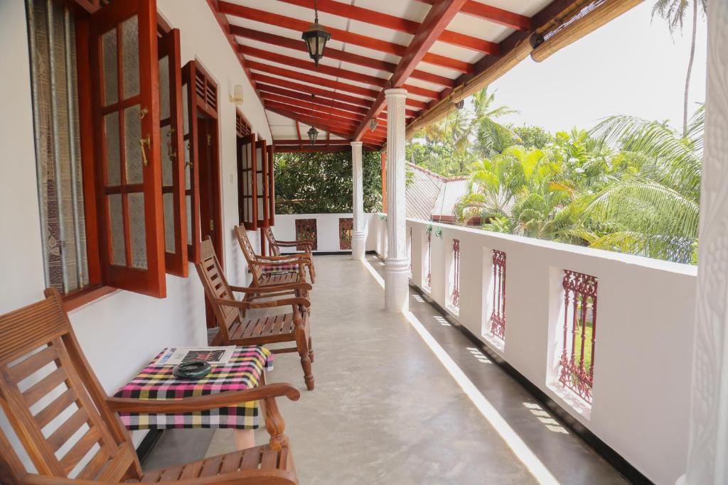Balkón nebo terasa v ubytování Tithira Guest House