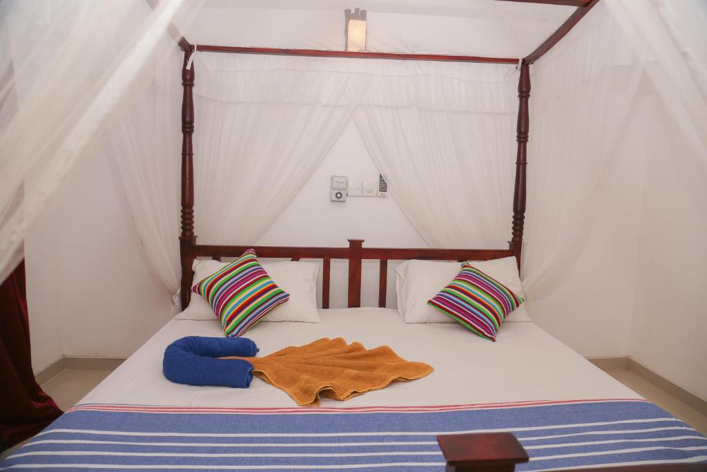 Postel nebo postele na pokoji v ubytování Tithira Guest House
