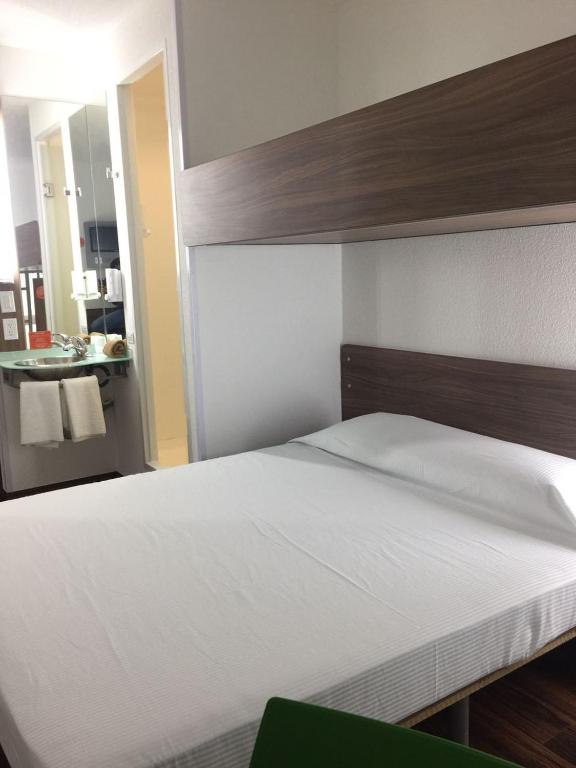 Postel nebo postele na pokoji v ubytování Hotel Hi! Queretaro