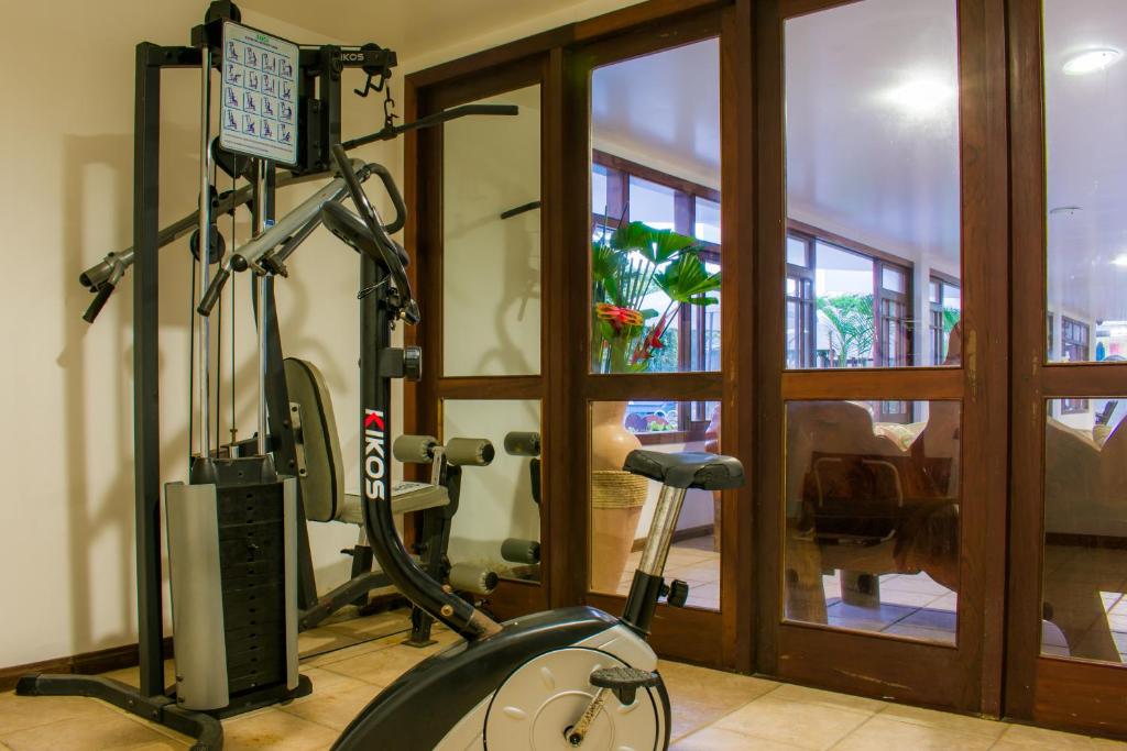 Fitness centrum a/nebo fitness zařízení v ubytování Poty Praia Hotel