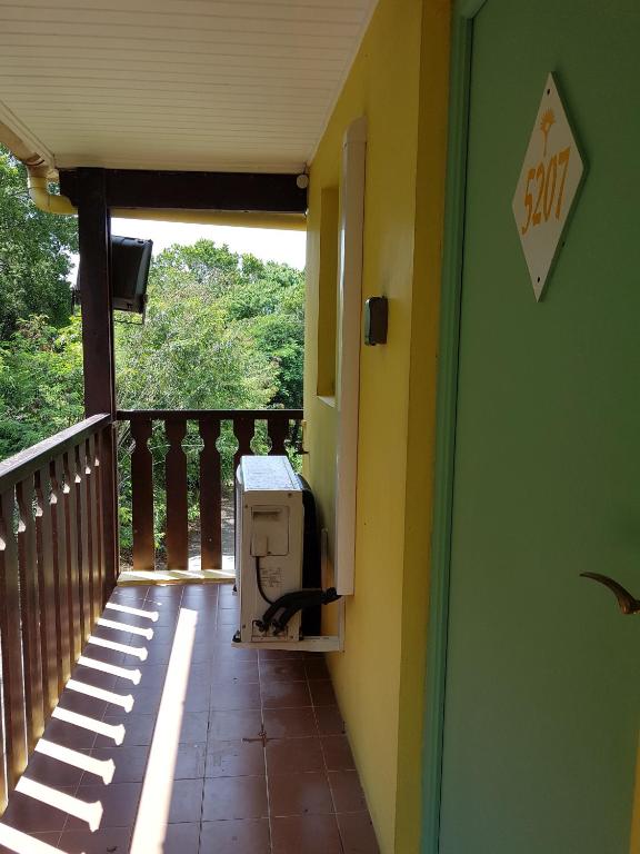 Balkón nebo terasa v ubytování les hauts de caritan