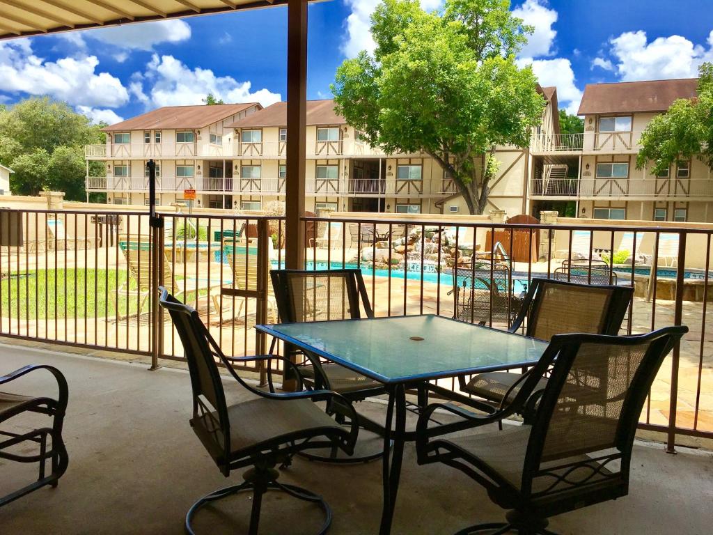 Country Cousins, New Braunfels (updated prices 2024)