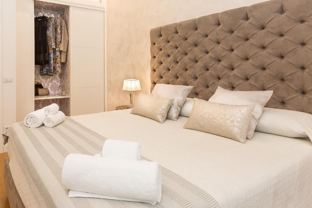 Amazing Piazza Venezia Suites - Deluxe Apartment With Balcony