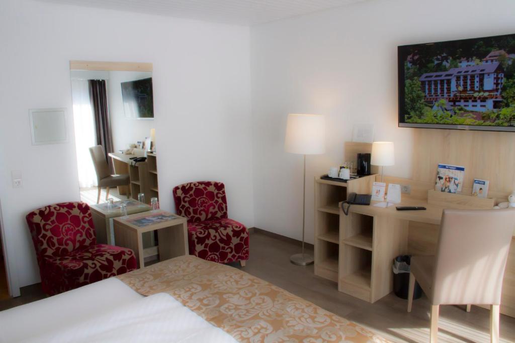TV a/nebo společenská místnost v ubytování Best Western Plus Schwarzwald Residenz