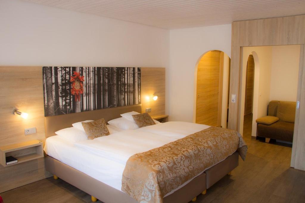 Postel nebo postele na pokoji v ubytování Best Western Plus Schwarzwald Residenz