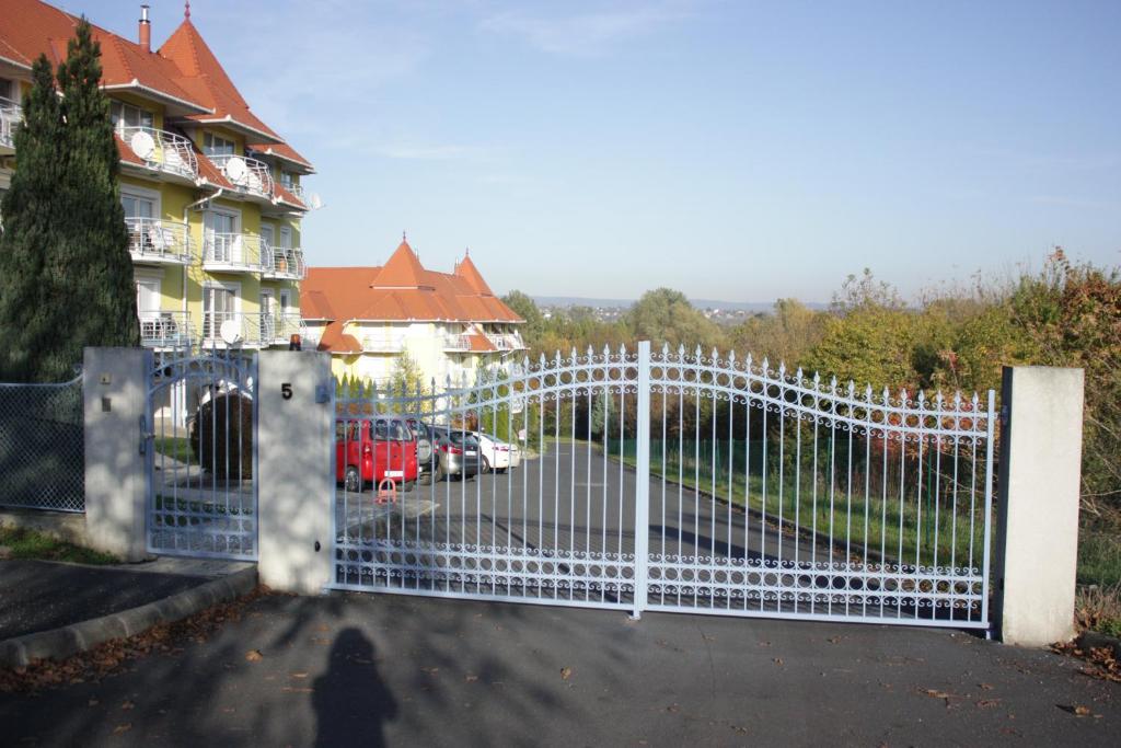 The building in which Az apartmant is located