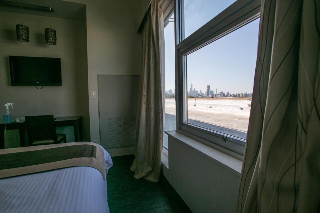 pointe-plaza-hotel-brooklyn-updated-prices-2025