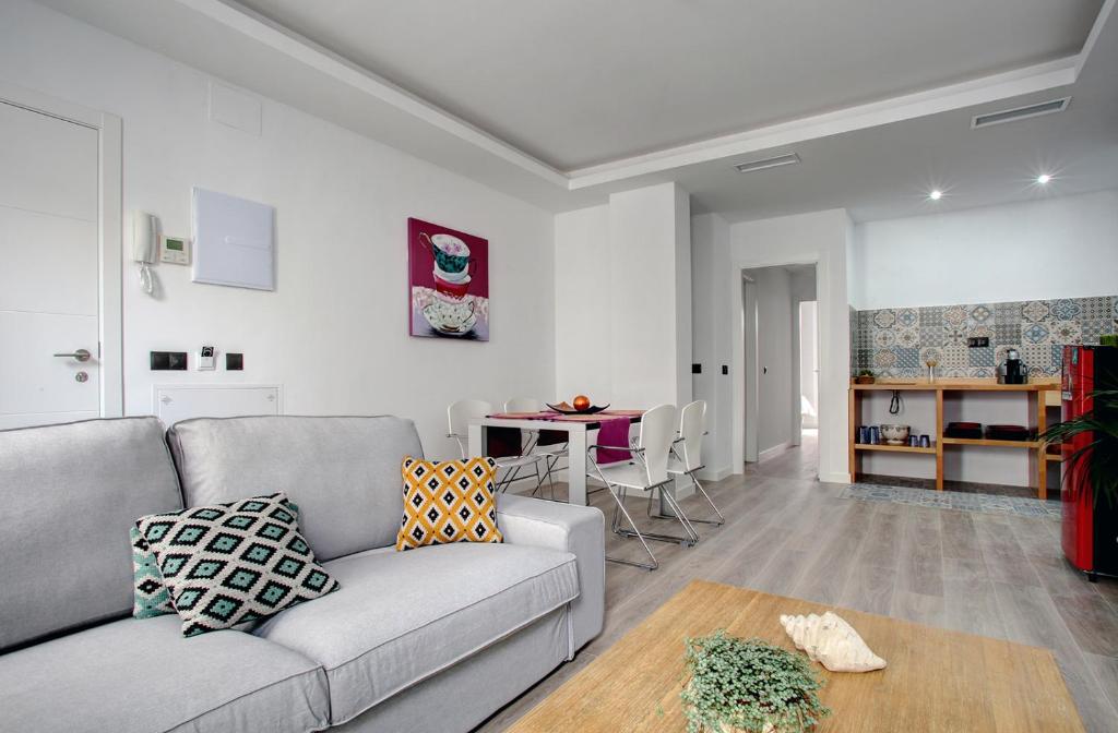 Lewis&Peter Apartments Los Remedios - Two-Bedroom Apartment