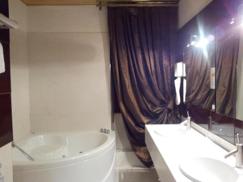 Koupelna v ubytování Hotel Valentino
