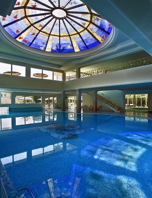 Bazén v ubytování Palace Hotel Meggiorato nebo v jeho okolí