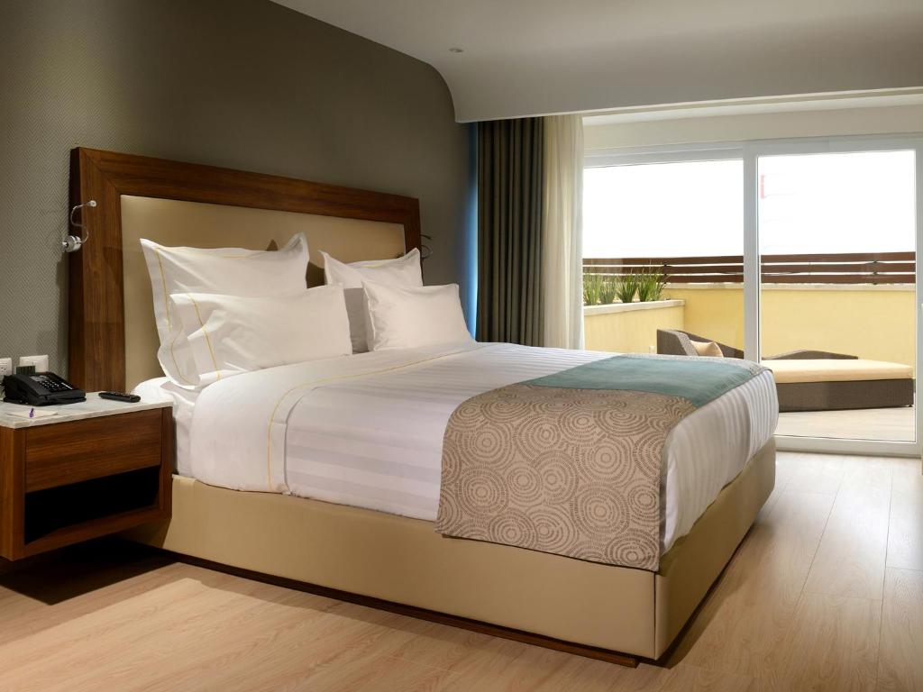 Postel nebo postele na pokoji v ubytování HS HOTSSON Hotel Irapuato