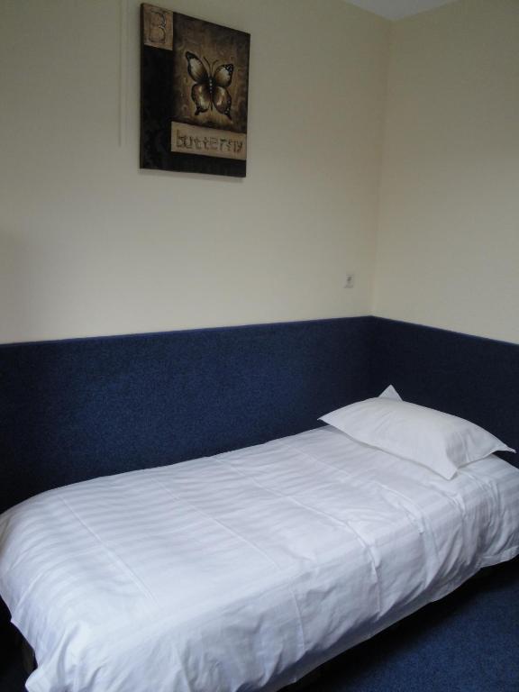 
Basic Single Room with Shared Bathroom
