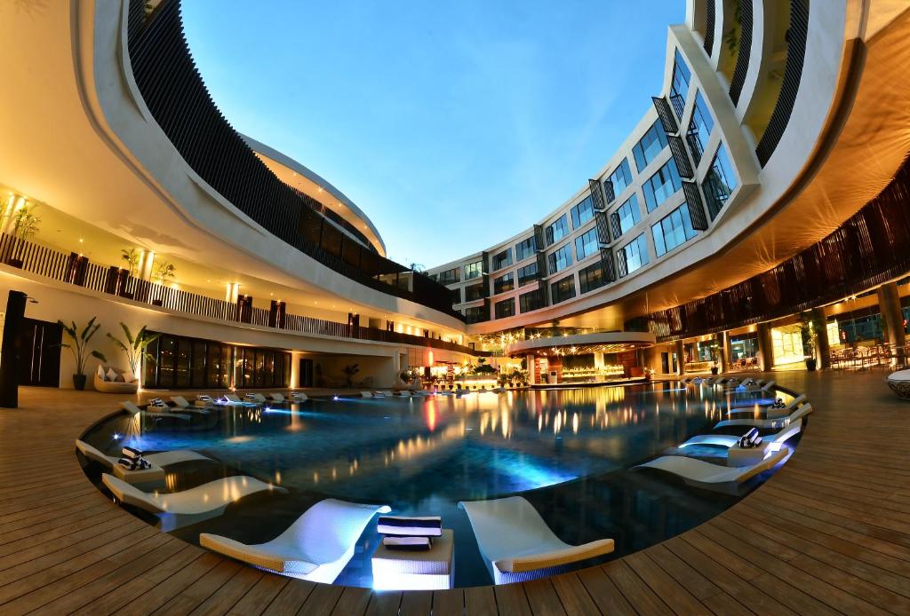 A piscina em ou perto de Hue Hotels and Resorts Boracay Managed by HII
