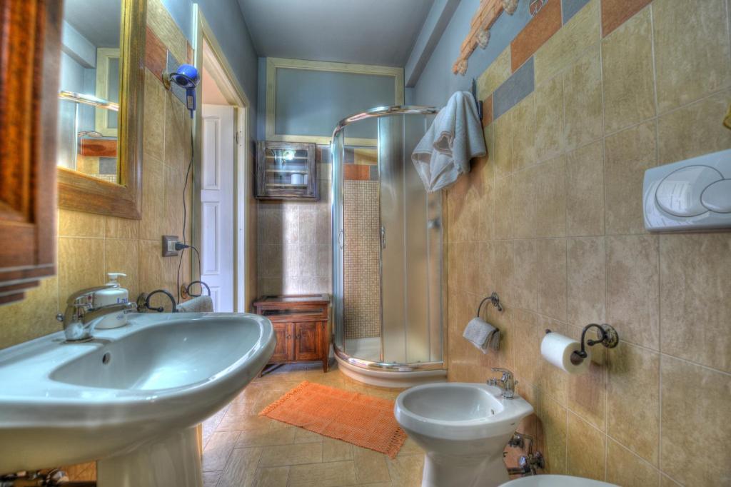 Koupelna v ubytování Guest House Qui Dormì L'Etrusco