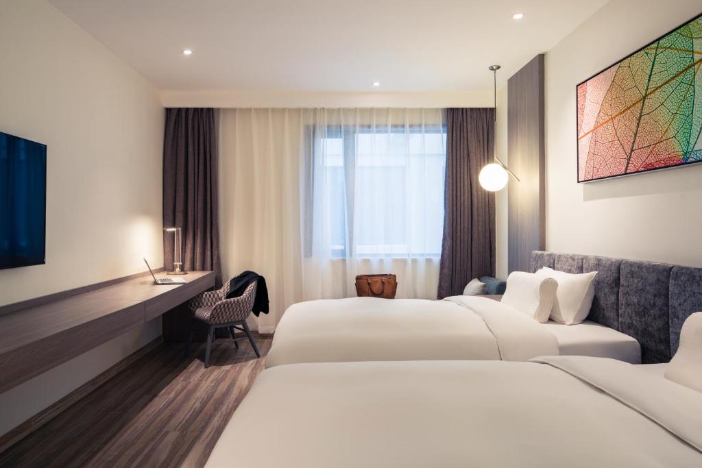 Postel nebo postele na pokoji v ubytování Mercure Shanghai Hongqiao South