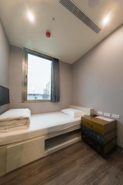 Skyone Hotel - Single Female Room With Shared Shower And Toilet