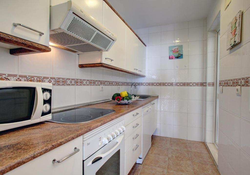 Kuchyňa alebo kuchynka v ubytovaní Apartamento El Faro Leisure Port