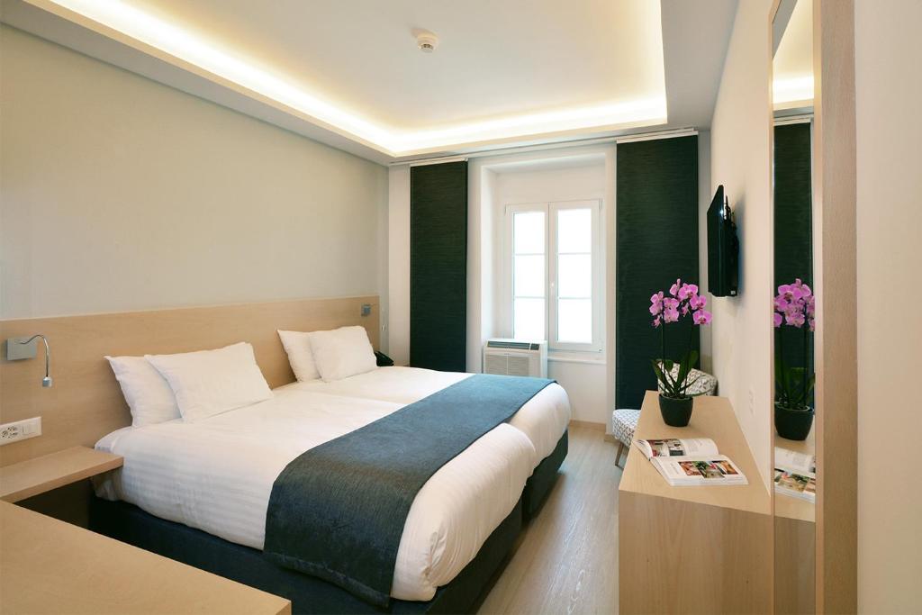 Postel nebo postele na pokoji v ubytování Hotel des Alpes