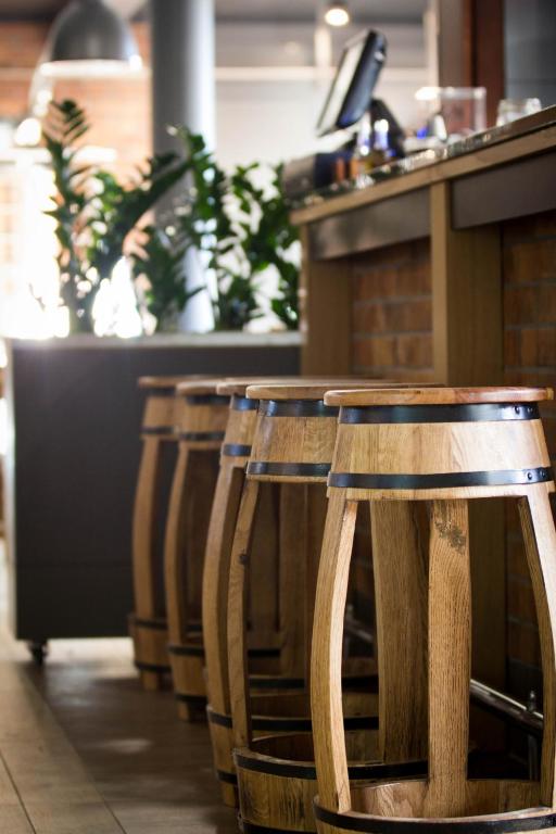 Reštaurácia alebo iné gastronomické zariadenie v ubytovaní Hotel Rad